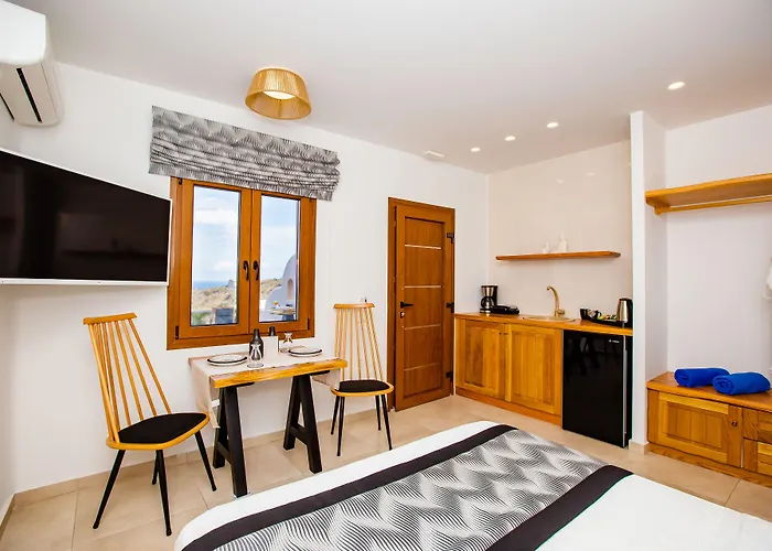 بيرلا نيرا سويتس * ثيرا