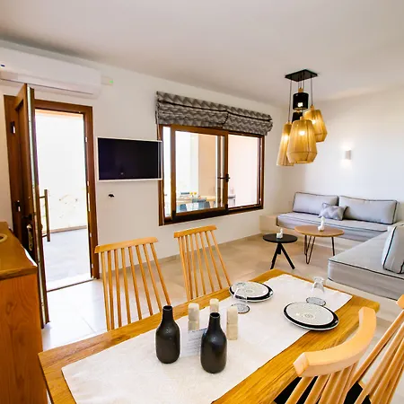 Perla Nera Fira (Santorini)