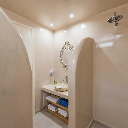 Perla Nera Fira (Santorini)