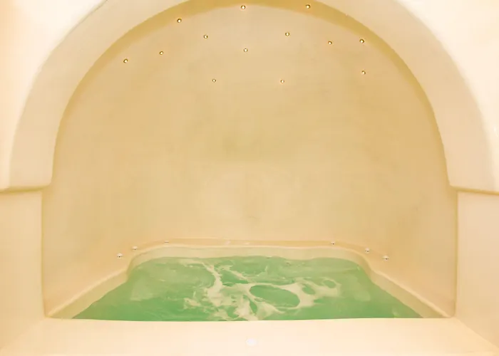 Perla Nera Fira (Santorini)