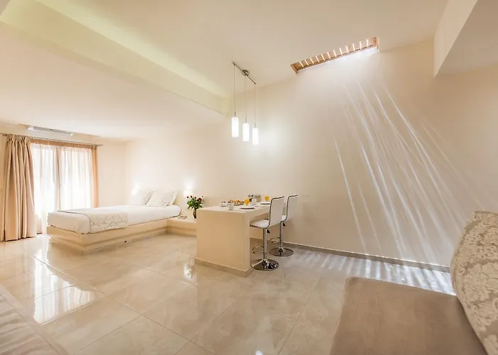 Perla Nera Fira (Santorini)